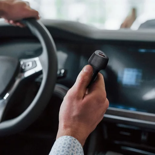 Forcell F-Energy autós töltő Carbon USB-C + USB-A QC3.0 PD 3A 38W CC50-1A1C fekete