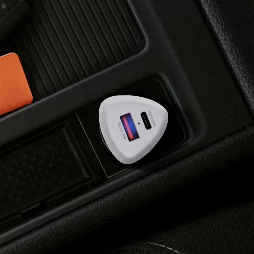 Forcell F-Energy autós töltő Carbon USB-C + USB-A QC3.0 PD 3A 38W CC50-1A1C fehér