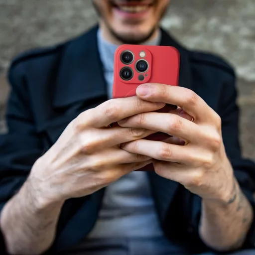SILICONE MAG COVER Magsafe kompatibilis tok iPhone 16e piros