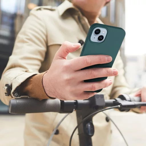 Matt tok iPhone 17  sötétzöld